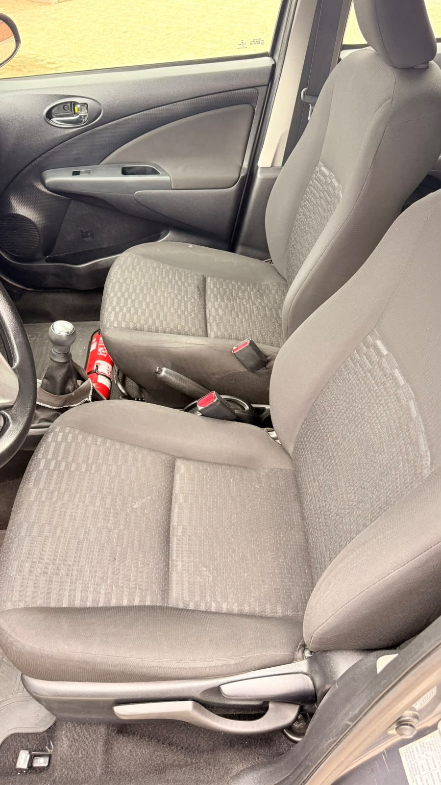 Toyota Etios X 1.3 16V HATCH - foto 2