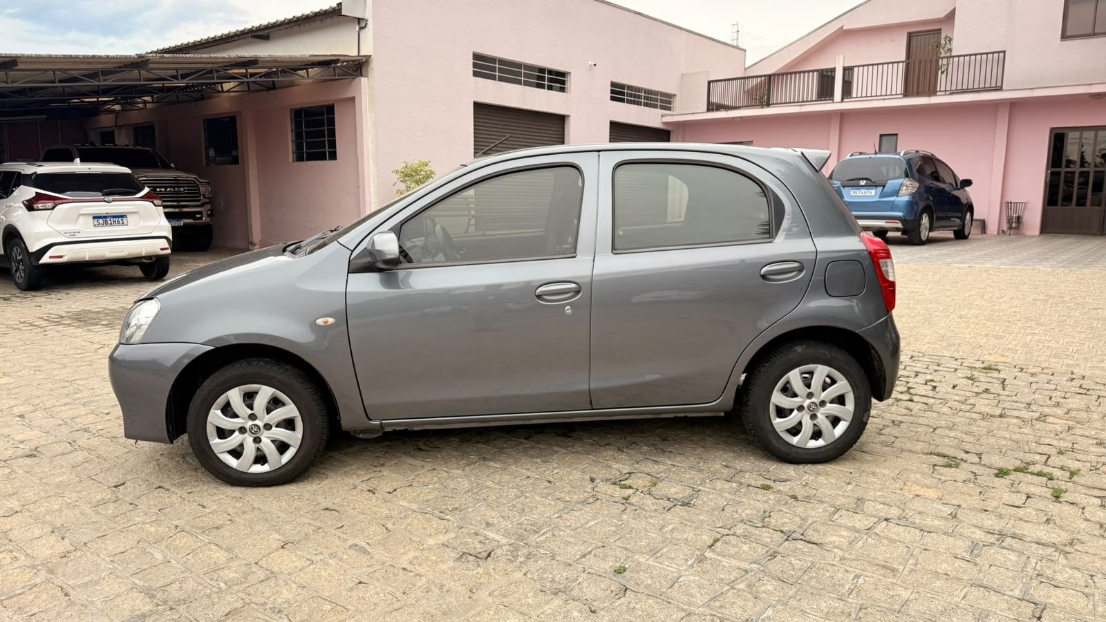Toyota Etios X 1.3 16V HATCH - foto 12