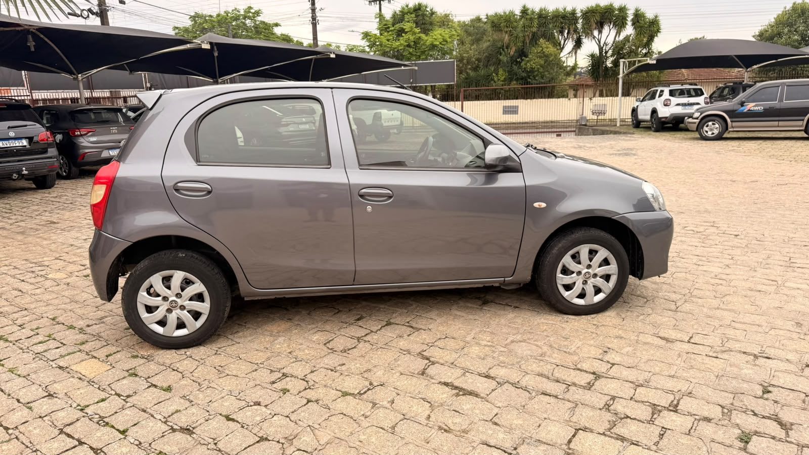 Toyota Etios X 1.3 16V HATCH - foto 14